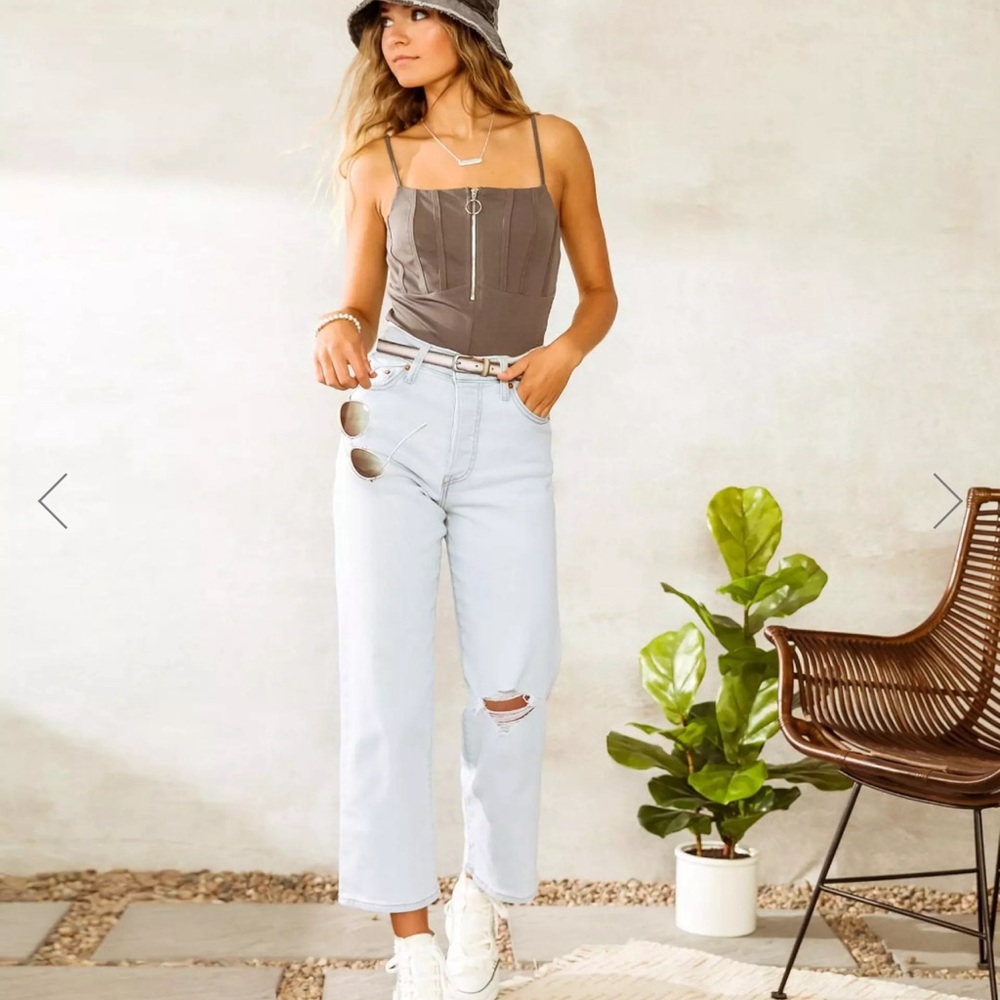 Levi’s Ribcage Straight Ankle size 28x27